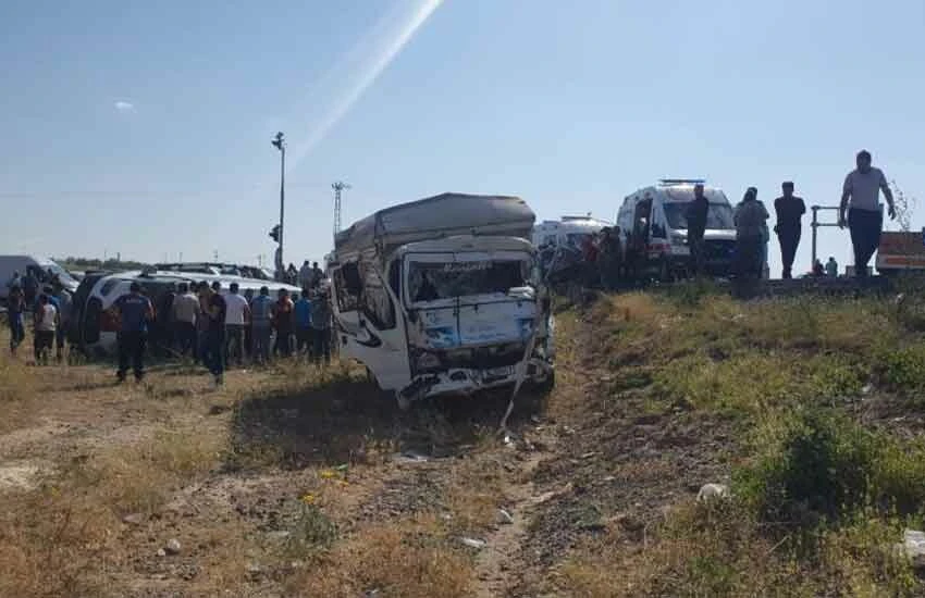 Kayseri'nin Bünyan ilçesindeki kazada 12 kişi yaralandı