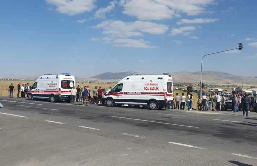 Kayseri'nin Bünyan ilçesindeki kazada 12 kişi yaralandı