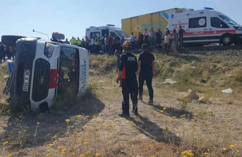 Kayseri'nin Bünyan ilçesindeki kazada 12 kişi yaralandı