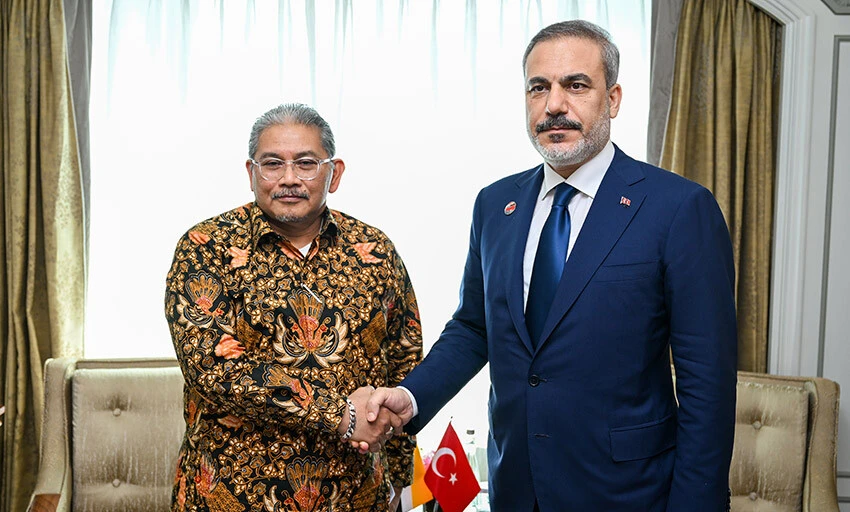 Hakan Fidan’ın Endonezya ziyaretinde dikkat çeken anlar! Ciddiyetini korudu...