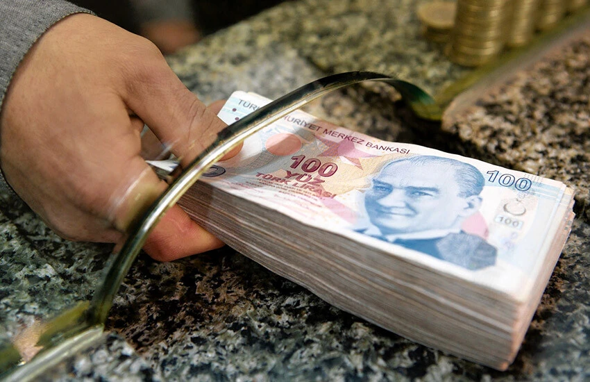 Milyonlarca memur ve emekliyi ilgilendiriyor! Maaş farkları hesaplara yatmaya başladı