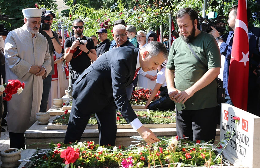 Son dakika! Bakan Yerlikaya'dan 15 Temmuz mesajı: FETÖ'cü hainlerin peşini bırakmayacağız