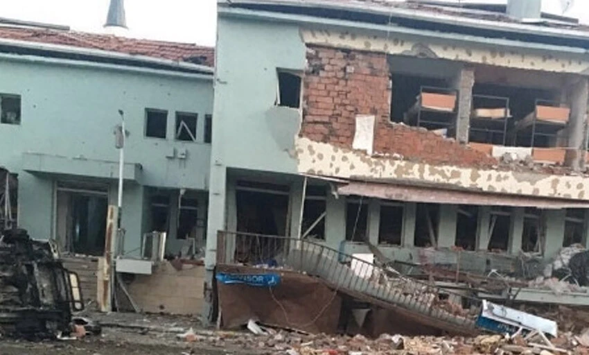 FETÖ'cü hainler darbe girişiminde Özel Harekat binasına bomba yağdırdı
