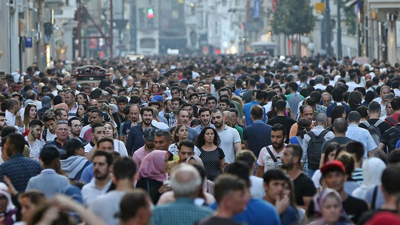 &#039;İstanbul&#039;da 39 ilçede ikamet izni verilmeyecek&#039; iddiasına yalanlama! Göç İdaresi açıkladı