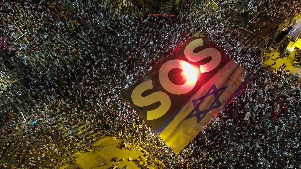 İsrail'de yargı düzenlemesiyle başlayan protestoların alevi aylardır dinmedi! Yüz binler sokağa indi
