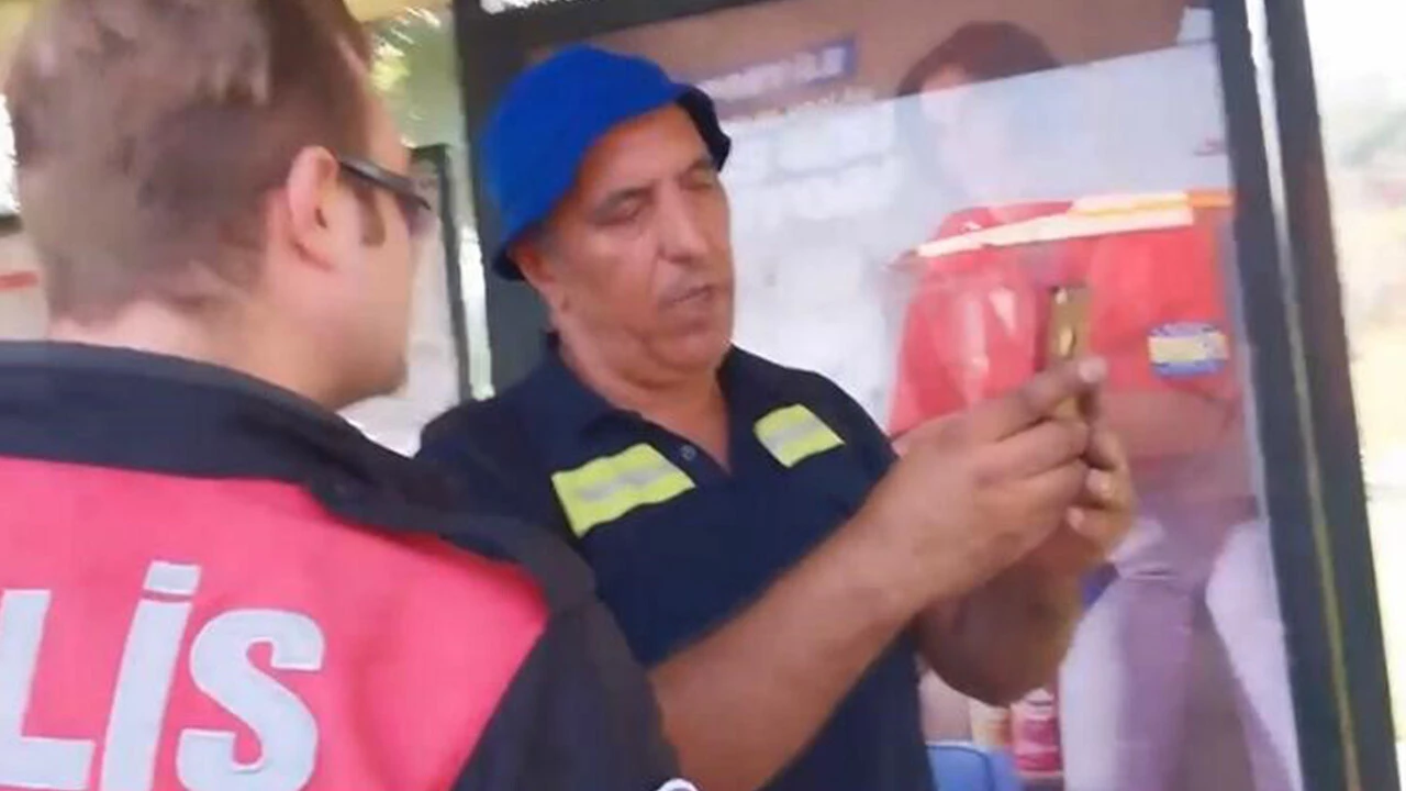 Yanan araçtan son anda kurtuldu, video çekmeye devam etti