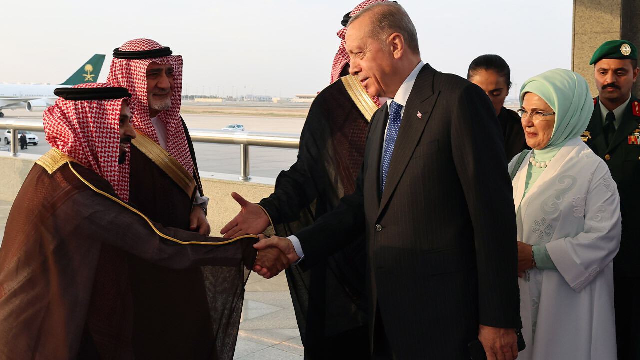 Erdoğan Körfez turunun ilk durağı Suudi Arabistan&#039;da: Cidde&#039;den ilk kareler geldi