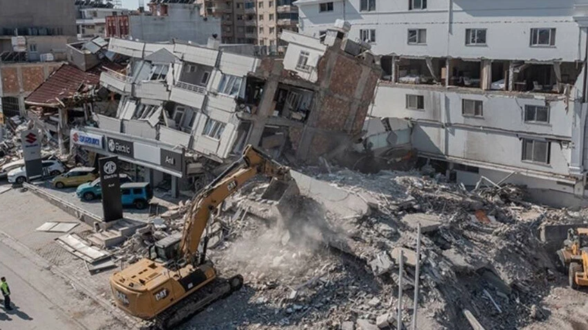 Deprem felaketinde yıkıldı! 134 kişinin öldüğü sitede kahreden tespit