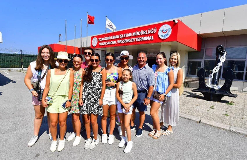 İzmir turizmi 2024’teki yıllık 4 milyon turist hedefine doğru adım adım ilerliyor.