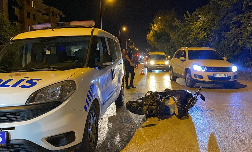 Olay sonrasında kaçan kadın şüpheli, yol kenarındaki fındık bahçesinde polis tarafından yakalandı. Diğer şüpheli ise aranıyor.