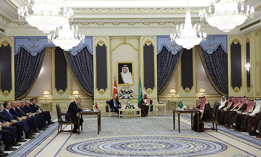 Erdoğan'ın Cidde'de gerçekleştirdiği temaslara istinaden Türkiye ile Suudi Arabistan arasında 5 yeni anlaşma imzalandı.