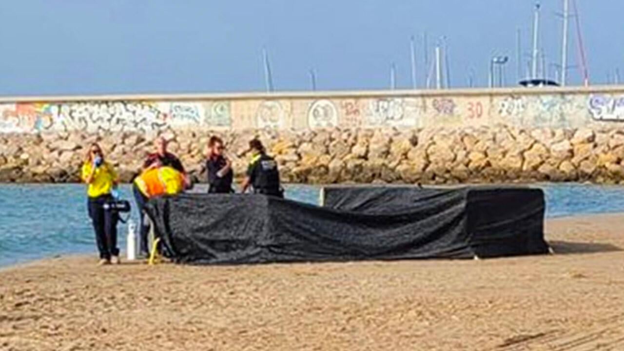 Felakete dönüşen umut yolculuğundan 3 ay sonra kıyıya vurdu! Oyuncak zannedilen acı gerçek