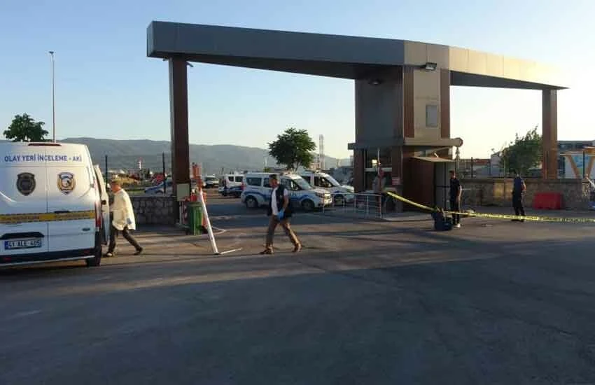 İki iş arkadaşın kavgasında kan aktı:  Aynı silahla birbirlerini öldürdüler