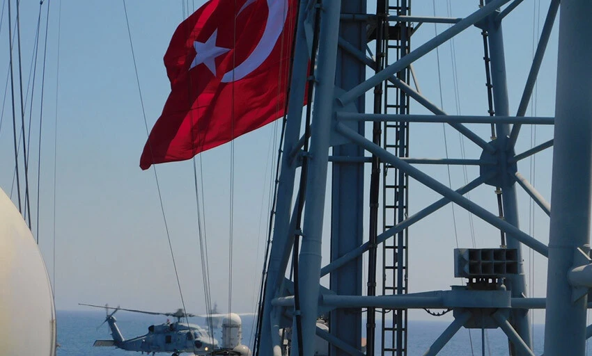 Ege’de barış rüzgarı! Türk-Yunan gemileri yan yana…