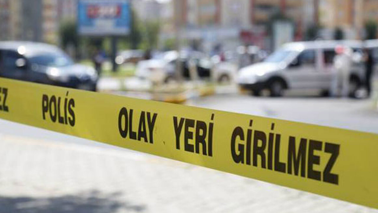 Ümraniye&#039;de dehşet! AVM&#039;de bıçaklı saldırı: Güvenlik görevlisi yaralandı