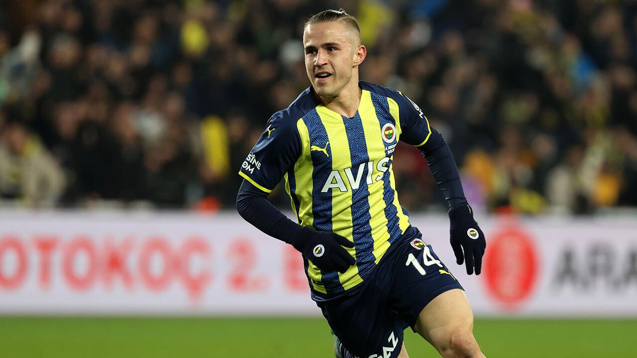 Fenerbahçe’nin eski yıldızı Dimitrios Pelkas; Süper Lig&#039;e &#039;devam&#039; dedi