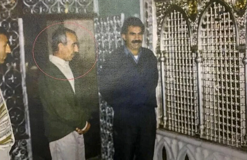 PKK terör örgütünün kurucu üyesi Fuat kod adlı Ali Haydar Kaytan'ın elebaşı Öcalan ile fotoğrafı çıktı.