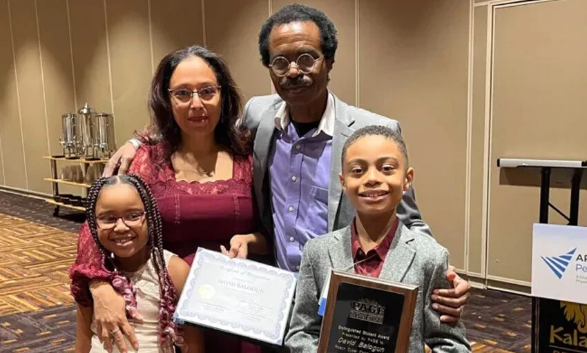 David ise ileride astrofizikçi olmak istediğini söyleyerek,