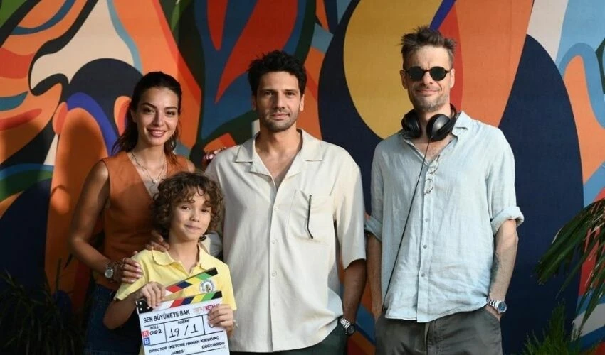 Sen Büyümeye Bak filminden ilk kare! Set günü kafaları karıştırmıştı...İşin aslı ortaya çıktı