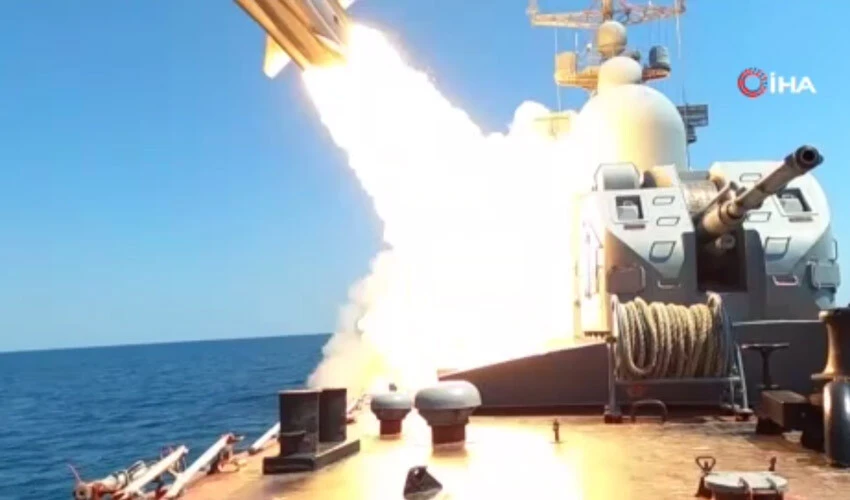 Rusya'dan Karadeniz'de gözdağı: Fiili atışlı tatbikat başlattı