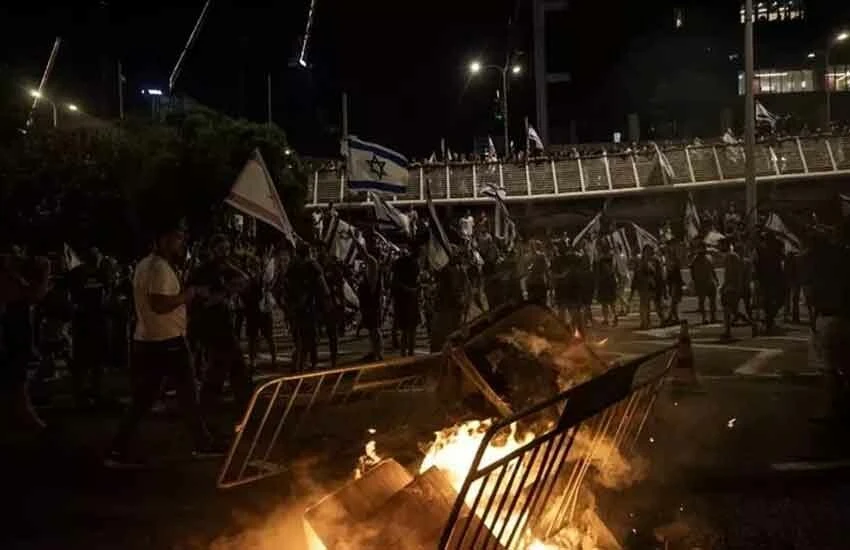 Netanyahu hükümetinin yargı düzenlemesine karşı tepki gösteren İsrail halkı ise sivil itaatsizlik eylemi gerçekleştiriyor