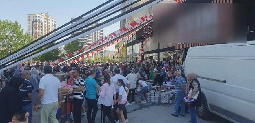 'Ucuz' eşya duyunca çılgına döndüler! Mağazaya akın edip, izdihama neden oldular