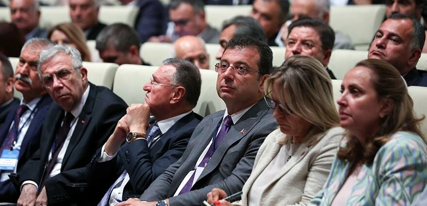 Ekrem İmamoğlu CHP toplantısında