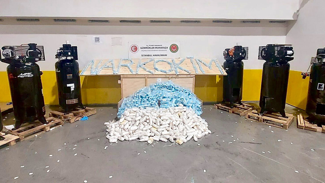 İstanbul Havalimanı’nda zehir tacirlerine büyük operasyon! 427 kg uyuşturucu ele geçirildi