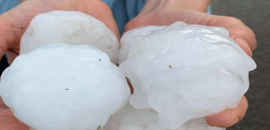 İtalya'da dolu yağışı hayatı felç etti! Sokaklarda buz kütleleri yüzüyor