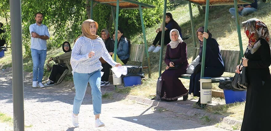 KPSS'de manzara yine aynı! "Binanın önünde bekliyordum" dese de kapıyı açan olmadı