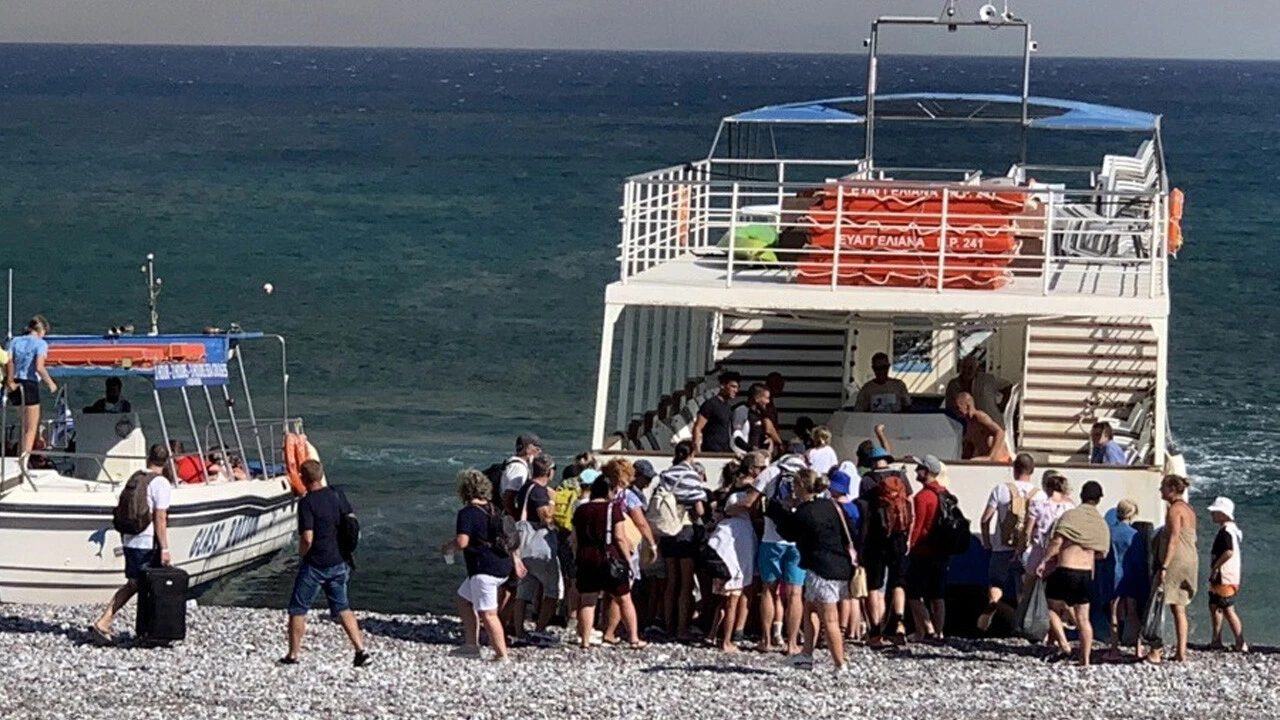 Yunanistan'dan gelen görüntüler çok kötü! Orman yangınlarıyla boğuşuyorlar: 2 bin kişi tahliye edildi