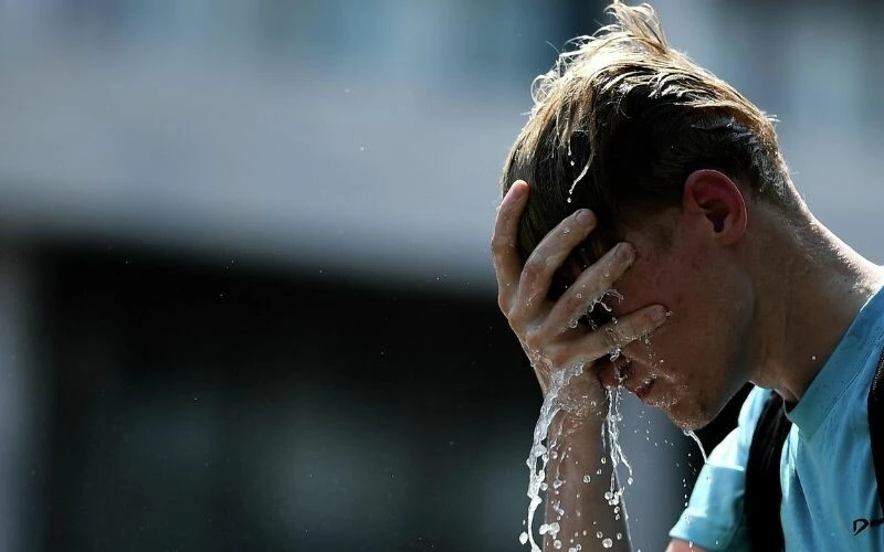 Uzmandan aşırı terleyenlere uyarı! Bu hastalıkların habercisi olabilir…