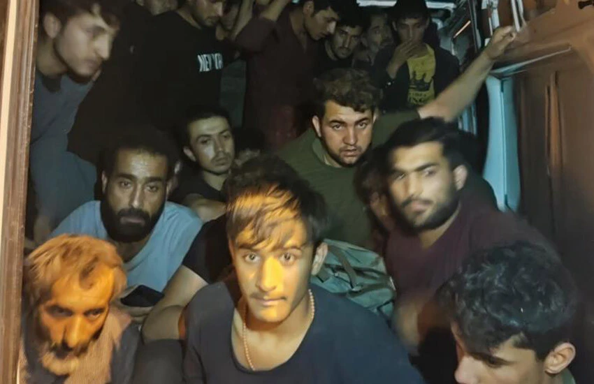 Yasa dışı yollarla giren ve İstanbul’a götürülmesi planlanan yabancı uyruklu kişiler Ankara'da yakalandı.