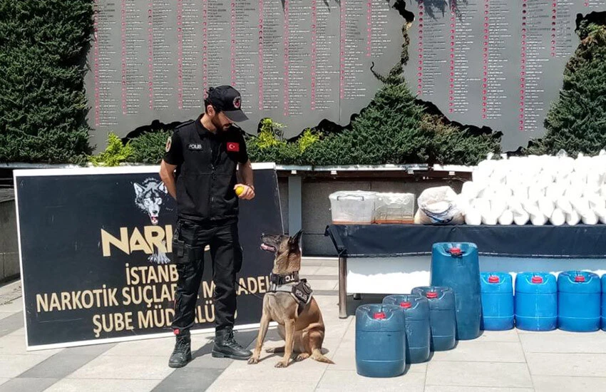 İstanbul'da polis 9 farklı uyuşturucu operasyonu düzenledi.