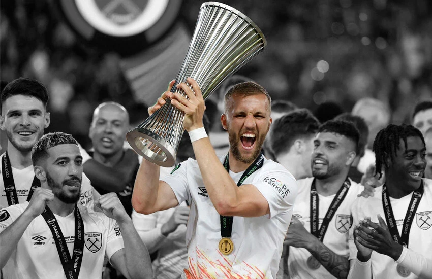 Galatasaray, West Ham United'ın orta saha oyuncusu Tomas Soucek'i transfer etmek istiyor.