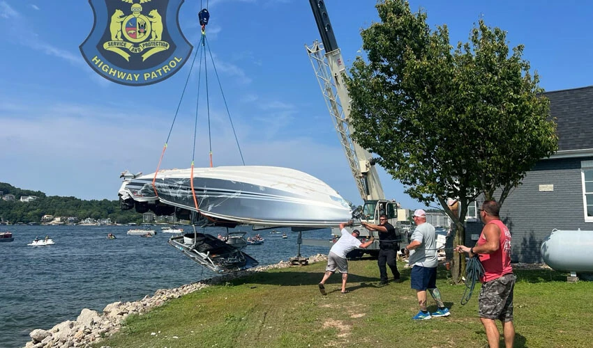 Tekne eve çarptı: Yolcular dışarı fırladı çok sayıda kişi yaralandı