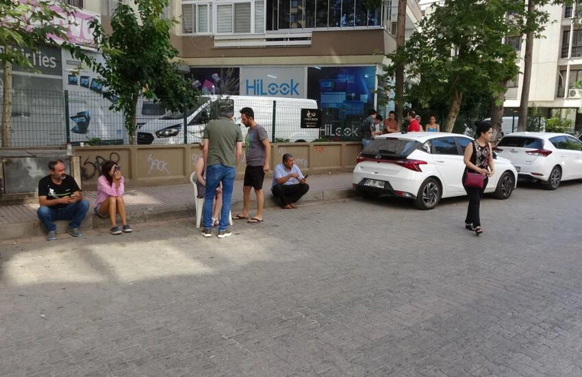 Son dakika! Adana'da büyük deprem! Halk sokağa döküldü, çevre iller de sallandı