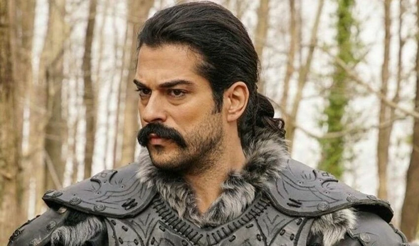 Reklam başına istediği ücret dudak uçuklattı! Burak Özçivit, Hande Erçel'i tahtından etti