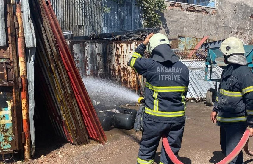 Aksaray’da hurdacı deposunda çıkan yangın, büyük paniğe neden oldu