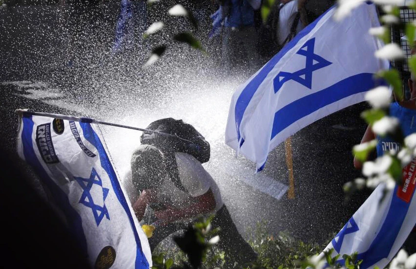 İsrail'de halk tepkili