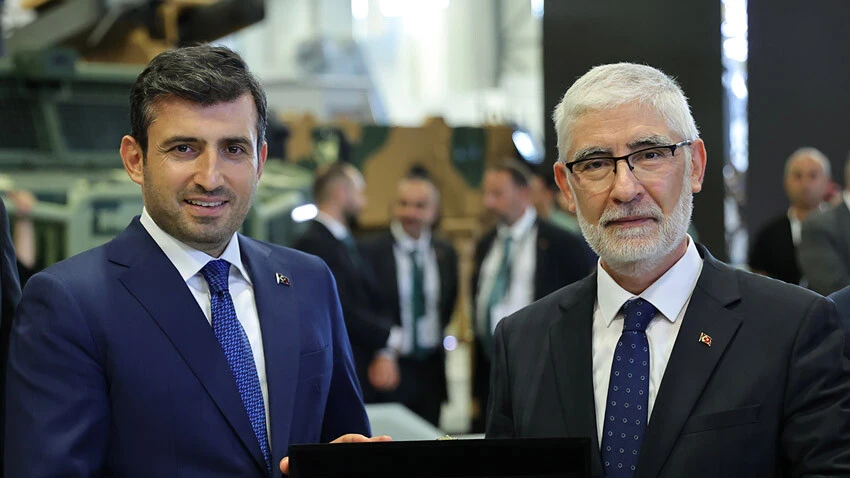 Selçuk Bayraktar, IDEF'23'ü ziyaret etti: Dünyada Türk savunma sanayii artık büyük bir marka