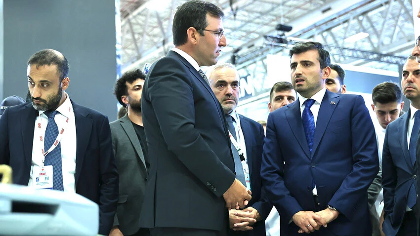Selçuk Bayraktar, IDEF'23'ü ziyaret etti: Dünyada Türk savunma sanayii artık büyük bir marka
