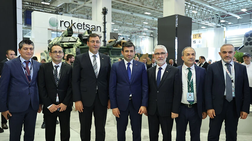 Selçuk Bayraktar, IDEF'23'ü ziyaret etti: Dünyada Türk savunma sanayii artık büyük bir marka