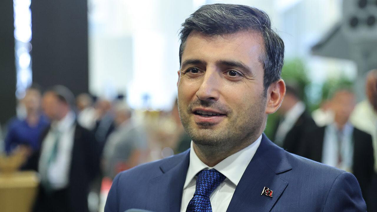 Selçuk Bayraktar, IDEF&#039;23&#039;ü ziyaret etti: Dünyada Türk savunma sanayii artık büyük bir marka