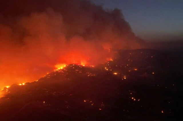 Yunanistan'ın cayır cayır yanan Rodos Adası'ndan acil yardım çağrısı! OHAL ilan edildi