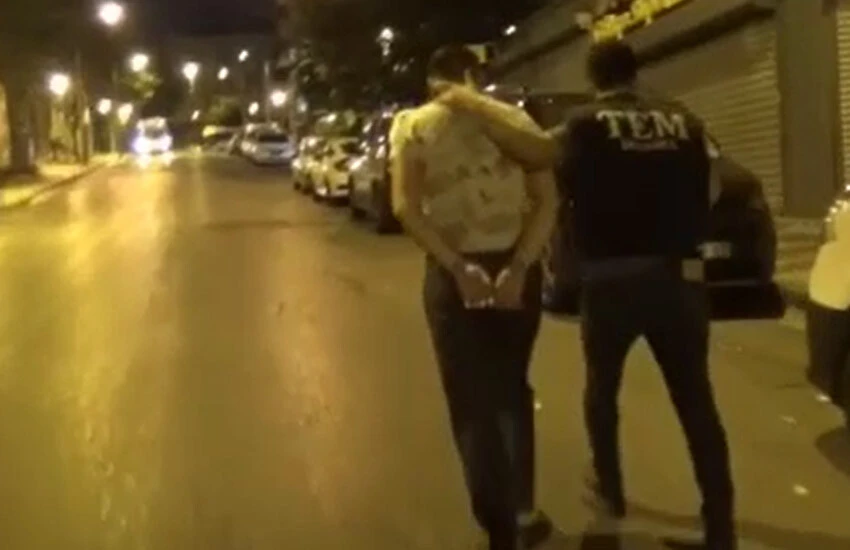 İstanbul'da 8 ilçede 15 farklı adrese terör operasyonu yapıldı.