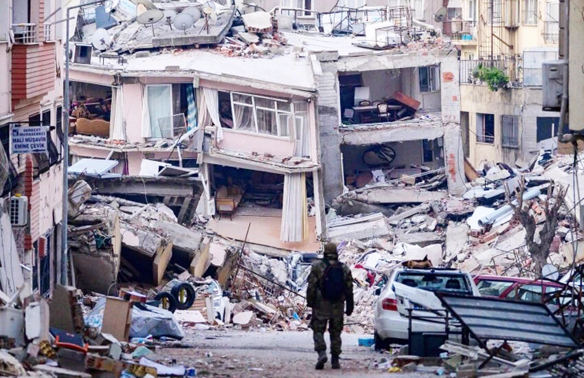 Büyük Marmara depremi kapıda!  Prof. Naci Görür'den İstanbul için korkutan uyarı: Kıyılar 9, Adalar 10 şiddetinde hissedecek
