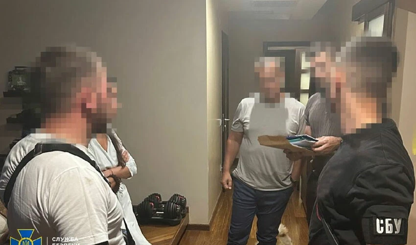 Ülke savaştayken Maldivler'e tatile giden vekilin evine baskın!