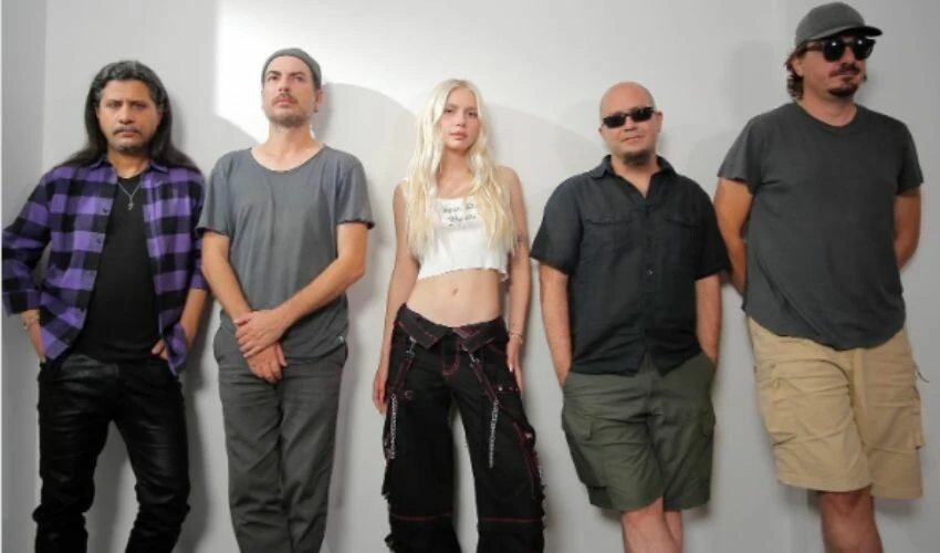 Aleyna Tilki ile Mor ve Ötesi grubundan sürpriz düet! 1 günde binlerce beğeni aldı