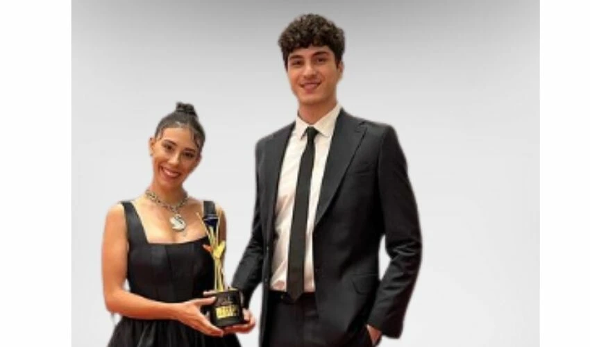 Yılın yaz dizisi TRT1'e gitti! Ödülü başrol oyuncuları aldı